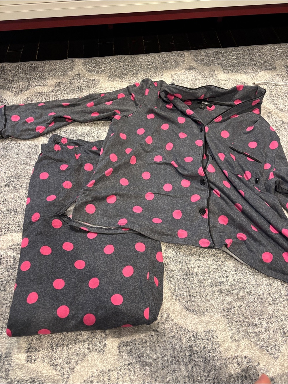 Simply Vera Vera Wang Gray Pajama Set with Pink Polka Dots